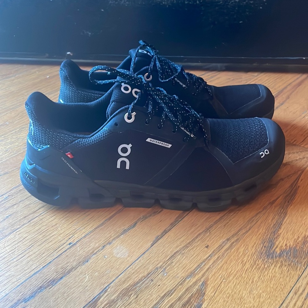 Oncloud helion size 8 black